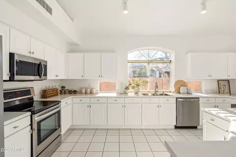 Kitchen - 1202 E Rocky Slope Dr, Phoenix, AZ 85048 photo 5 of 6