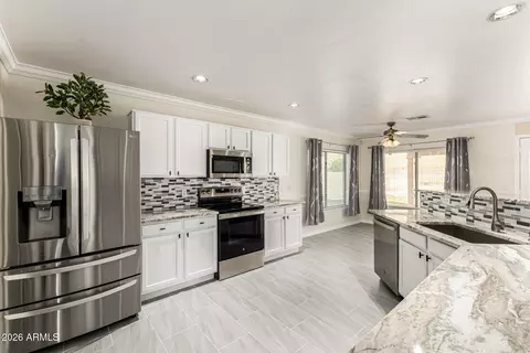 2210 E Paraiso Dr, Phoenix, AZ 85024 photo 2