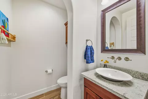 Bath - 3930 E Iris Dr, Chandler, AZ 85286 photo 2 of 5