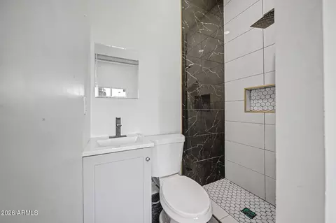 Bath - 4020 S 15th St, Phoenix, AZ 85040 photo 1 of 2