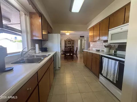 Kitchen - 4640 E Carol Ave, Mesa, AZ 85206 photo 4 of 4