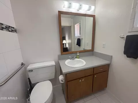 Bath - 4640 E Carol Ave, Mesa, AZ 85206 photo 3 of 4