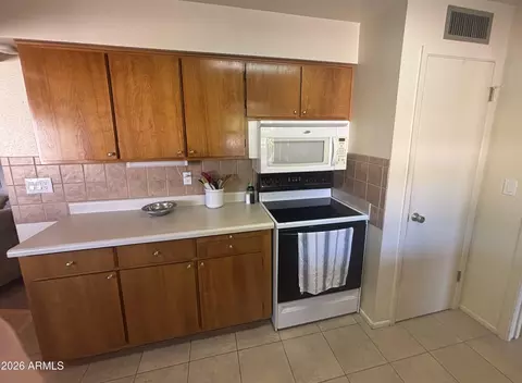 Kitchen - 4640 E Carol Ave, Mesa, AZ 85206 photo 2 of 4