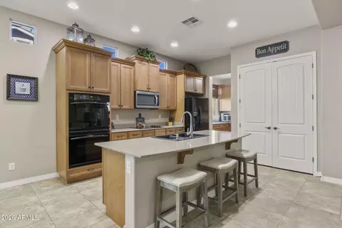Kitchen - 3831 E Weather Vane Rd, Gilbert, AZ 85296 photo 4 of 6