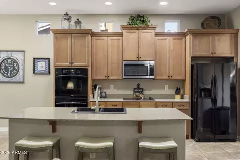 Kitchen - 3831 E Weather Vane Rd, Gilbert, AZ 85296 photo 5 of 6