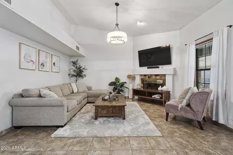 Living - 17002 S 34th Pl, Phoenix, AZ 85048 photo 2 of 4