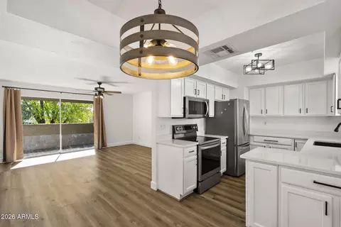 4554 E Paradise Village Pkwy N #203, Phoenix, AZ 85032