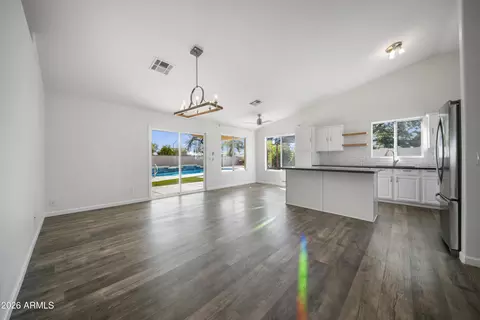 Living - 2821 E Morgan Ct, Gilbert, AZ 85295 photo 2 of 4
