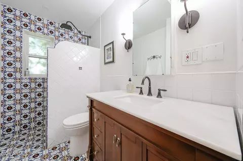 Bath - 3108 N 21st Pl, Phoenix, AZ 85016 photo 5 of 7