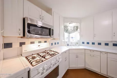 Kitchen - 3108 N 21st Pl, Phoenix, AZ 85016 photo 3 of 4