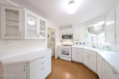 Kitchen - 3108 N 21st Pl, Phoenix, AZ 85016 photo 2 of 4