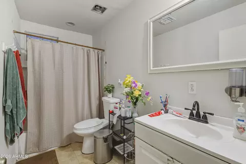Bath - 10013 N 16th Ave N, Phoenix, AZ 85021 photo 2 of 2