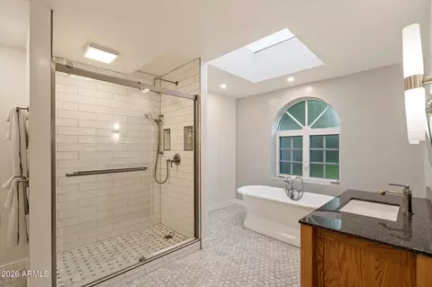 Bath - 118 E Palm Ln, Phoenix, AZ 85004 photo 2 of 5