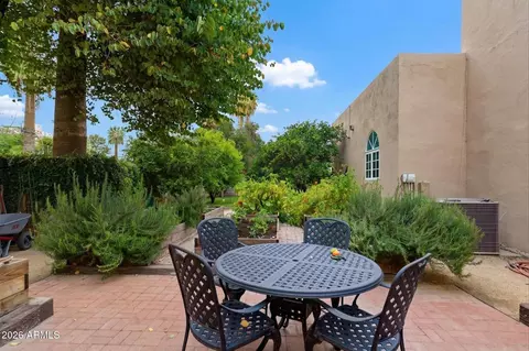 Exterior - 118 E Palm Ln, Phoenix, AZ 85004 photo 7 of 8
