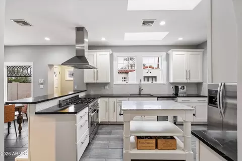 Kitchen - 118 E Palm Ln, Phoenix, AZ 85004 photo 2 of 3