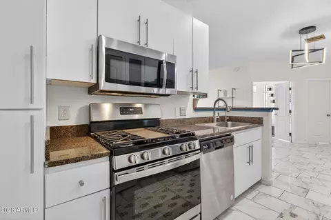 Kitchen - 6900 E Princess Dr #2153, Phoenix, AZ 85054 photo 3 of 4