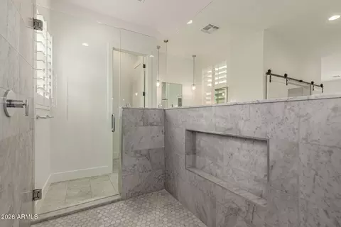 Bath - 4529 E Glenrosa Ave, Phoenix, AZ 85018 photo 2 of 7