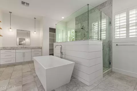 Bath - 4529 E Glenrosa Ave, Phoenix, AZ 85018 photo 3 of 7