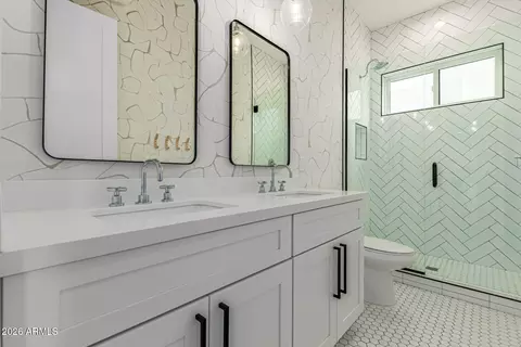 Bath - 4529 E Glenrosa Ave, Phoenix, AZ 85018 photo 1 of 7