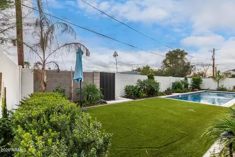 Exterior - 4529 E Glenrosa Ave, Phoenix, AZ 85018 photo 3 of 10