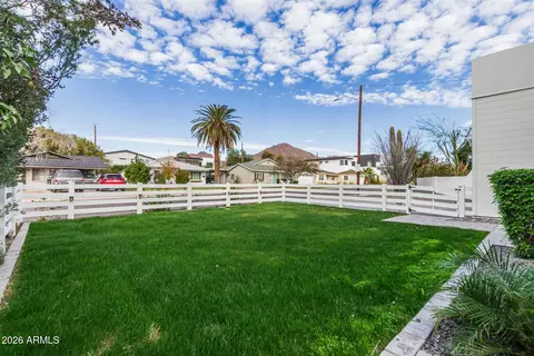 Exterior - 4529 E Glenrosa Ave, Phoenix, AZ 85018 photo 8 of 10