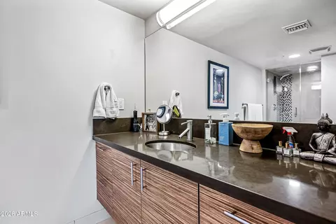 Bath - 535 W Thomas Rd #407, Phoenix, AZ 85013 photo 2 of 3