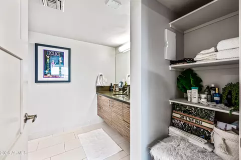 Bath - 535 W Thomas Rd #407, Phoenix, AZ 85013 photo 1 of 3