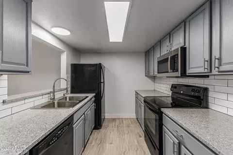 240 S Old Litchfield Rd #122, Litchfield Park, AZ 85340