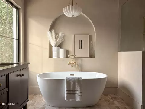 Bath - 3131 E Las Rocas Dr, Phoenix, AZ 85028 photo 1 of 4