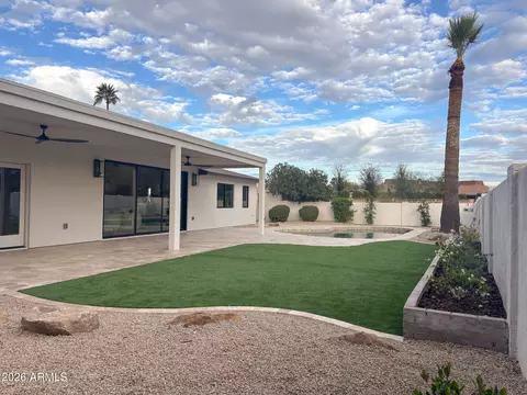 Exterior - 3131 E Las Rocas Dr, Phoenix, AZ 85028 photo 2 of 3