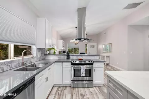 Kitchen - 2647 E Contention Mine Rd, Phoenix, AZ 85032 photo 4 of 4
