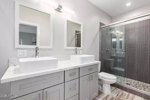 Bath - 2647 E Contention Mine Rd, Phoenix, AZ 85032 photo 1 of 5