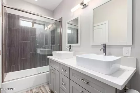 Bath - 2647 E Contention Mine Rd, Phoenix, AZ 85032 photo 2 of 5