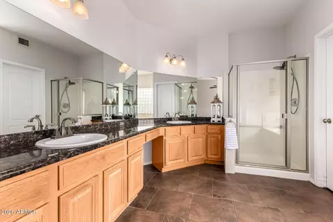 Bath - 402 E Blue Eagle Ln, Phoenix, AZ 85086 photo 1 of 4
