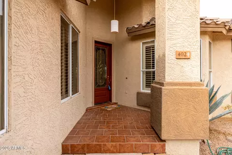 Exterior - 402 E Blue Eagle Ln, Phoenix, AZ 85086 photo 2 of 10