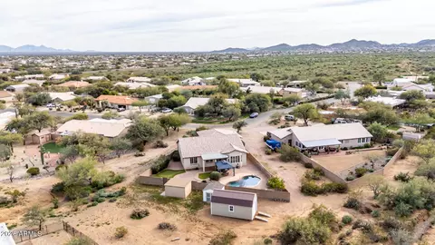 View/Area - 402 E Blue Eagle Ln, Phoenix, AZ 85086 photo 7 of 12
