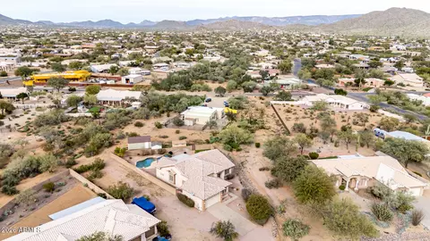 View/Area - 402 E Blue Eagle Ln, Phoenix, AZ 85086 photo 10 of 12