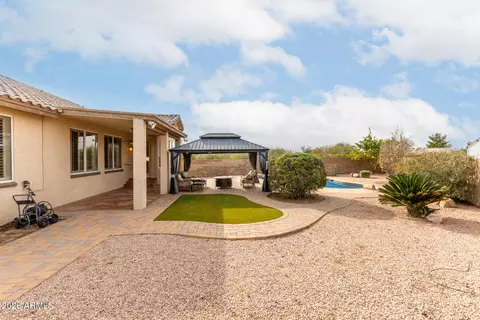 Exterior - 402 E Blue Eagle Ln, Phoenix, AZ 85086 photo 3 of 10