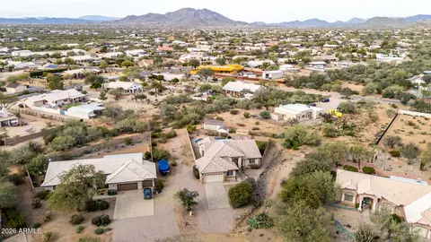 View/Area - 402 E Blue Eagle Ln, Phoenix, AZ 85086 photo 11 of 12