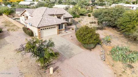 View/Area - 402 E Blue Eagle Ln, Phoenix, AZ 85086 photo 2 of 12