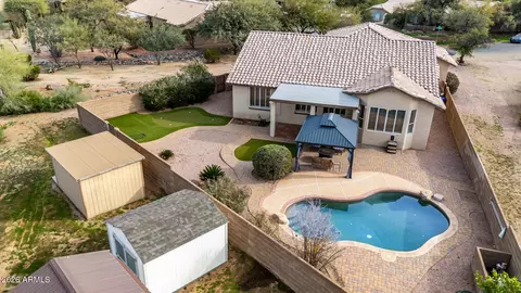 View/Area - 402 E Blue Eagle Ln, Phoenix, AZ 85086 photo 4 of 12