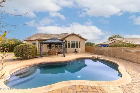 Exterior - 402 E Blue Eagle Ln, Phoenix, AZ 85086 photo 7 of 10