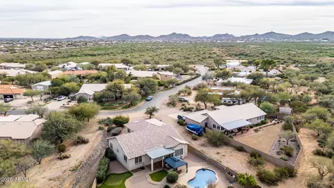 View/Area - 402 E Blue Eagle Ln, Phoenix, AZ 85086 photo 9 of 12