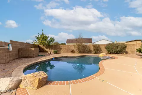 Exterior - 402 E Blue Eagle Ln, Phoenix, AZ 85086 photo 5 of 10