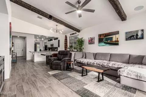 523 E Pasaro Dr, Phoenix, AZ 85085