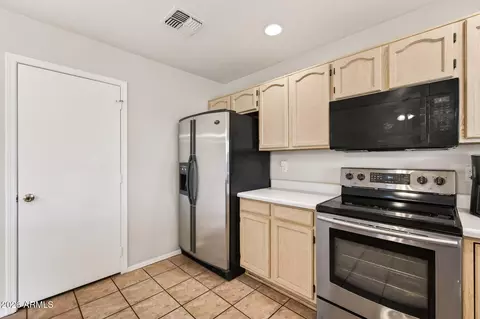 Kitchen - 9502 E Flanders Rd, Mesa, AZ 85207 photo 4 of 4