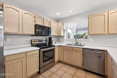 Kitchen - 9502 E Flanders Rd, Mesa, AZ 85207 photo 3 of 4