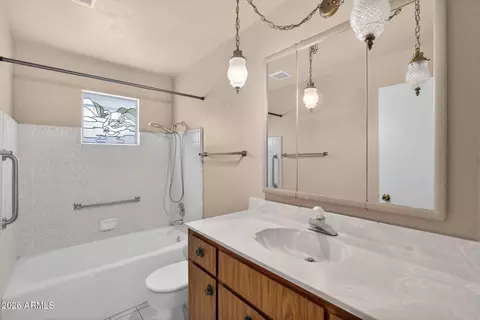 Bath - 4654 Escondido Ave, Mesa, AZ 85206 photo 2 of 2