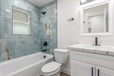 Bath - 16632 N 18th Pl, Phoenix, AZ 85022 photo 2 of 3