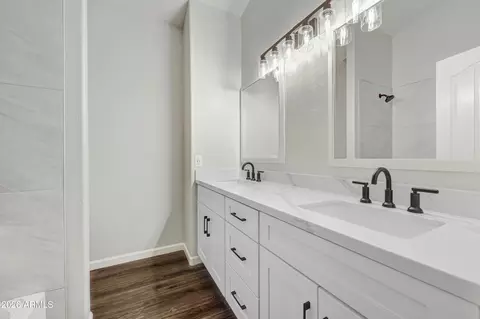 Bath - 4564 E Chisum Trl, Phoenix, AZ 85050 photo 4 of 4